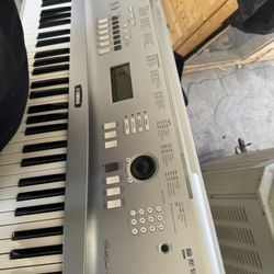 Piano Yamaha Portable Grand Dgx 220