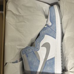 Jordan 1 Hyper Royal