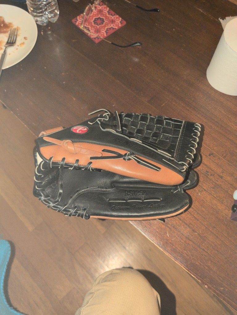 New Rawlings 12.5" Leather Renegade series Baseball/Softball Glove
