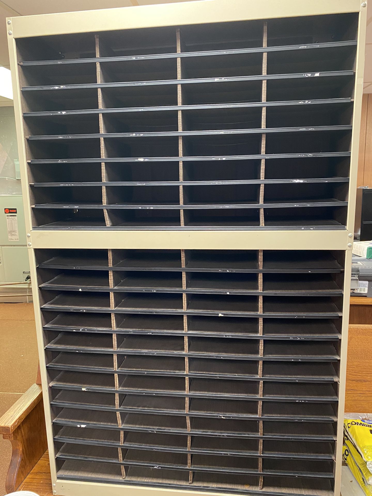 File cabinet / storage unit ( 80 slots)