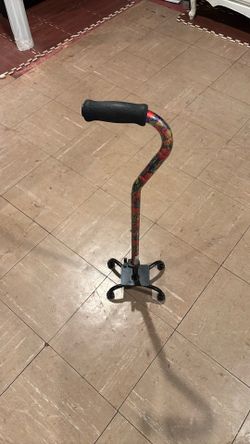 ADJUSTABLE WALKING CANE WITH 4 Legs