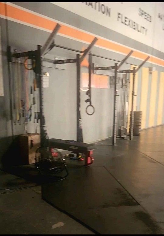 Wall mounted pull up/squat rack