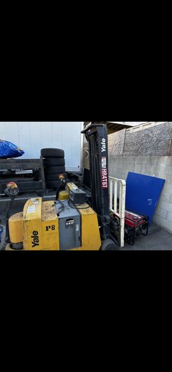 Yale walk behind forklift 2800 lb capacity