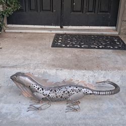 Metal Iguana Decor 