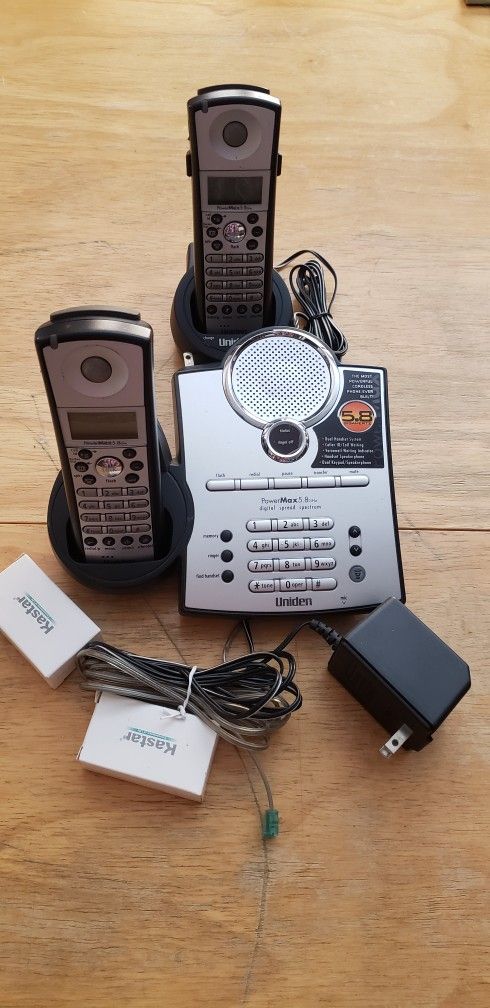 Land-line Home Phone UNIDEN 5.8 Digital Cordless with Dual Handsets, Caller ID, Handset Speakerphone. 2 New Rechargeable Batteries. Great Condition