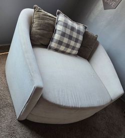 Oversized Roundish Swivel Chair