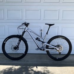 2023 YT Jeffsy Core 2 Full Suspension Mountain Bike