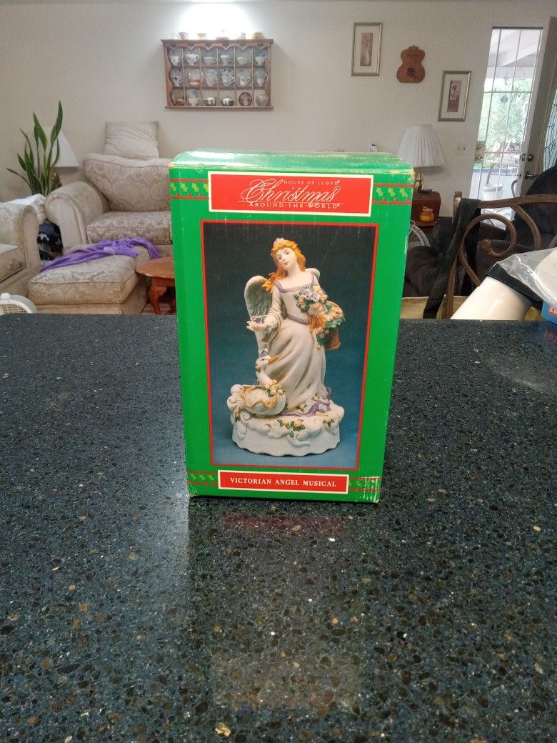 House Of Lloyd - Victorian Angel Musical Figurine