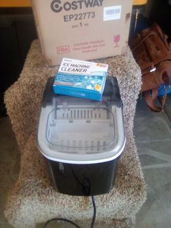 Mini ice machine