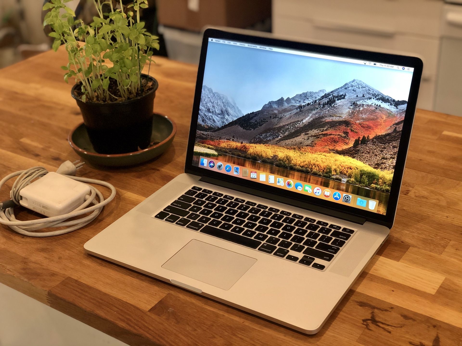 Apple MacBook Pro Retina 15" (Mid 2015) Core i7 2.2GHz 16GB 256GB