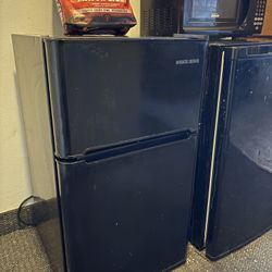 3.3 Cubic Feet Black And Decker 