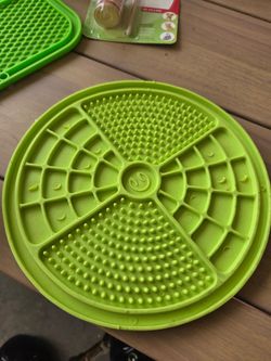Slow Feeders or Texture Mats for Recovery