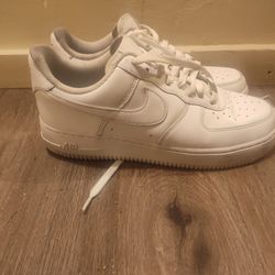 Nike Air Force One’s ‘07 (AF1) Triple White mens shoes size 9.5