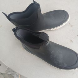 Piscifun Boots Size 10