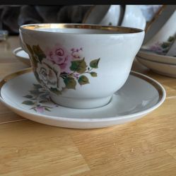 12 Pieces Of Tea Set  Of Saucers and Cups. Made In England.