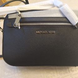  Michael Kors Jet Set Item Large East West Zip Chain Crossbody (Black/Silver)