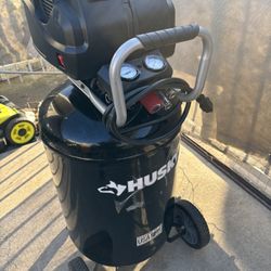 Compresor Husky 30 Galones 