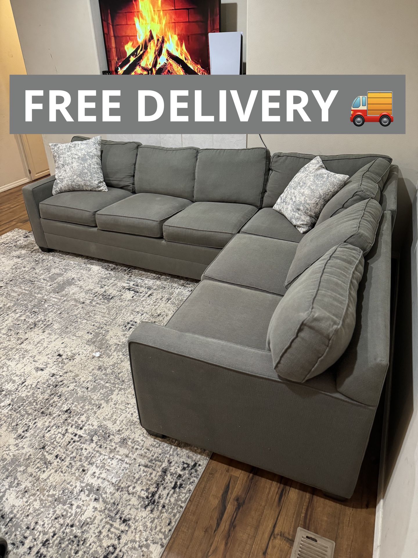 Large Gray Sectional Couch 🛋️- FREE DELIVERY 🚚 LIKE NEW 