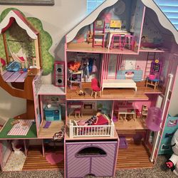 Kid Kraft Dollhouse