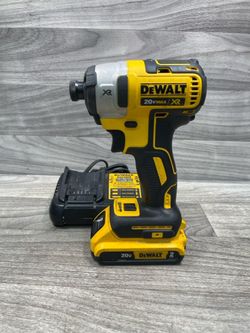DeWalt DCF887 20V MAX XR 1/4 Inch Impact Driver Kit (A1D028975)
