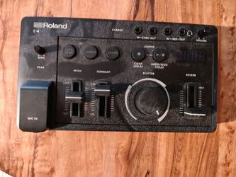 Roland E4 vocal effects