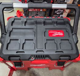 Milwaukee packout xl tool box with handle