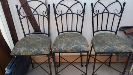 3 bar stools 《 pretty tall 》