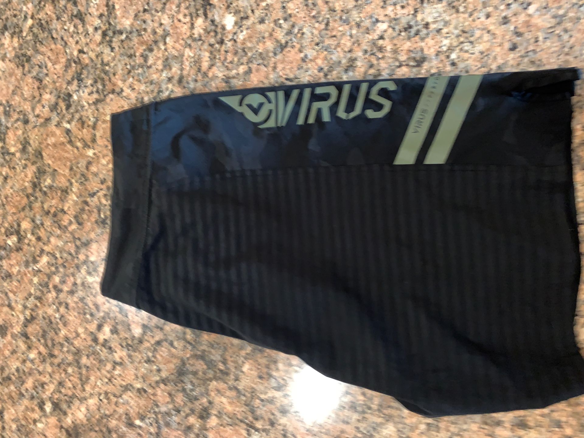 Virus performance shorts