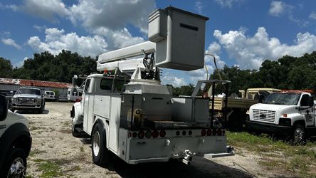 International Bucket Truck