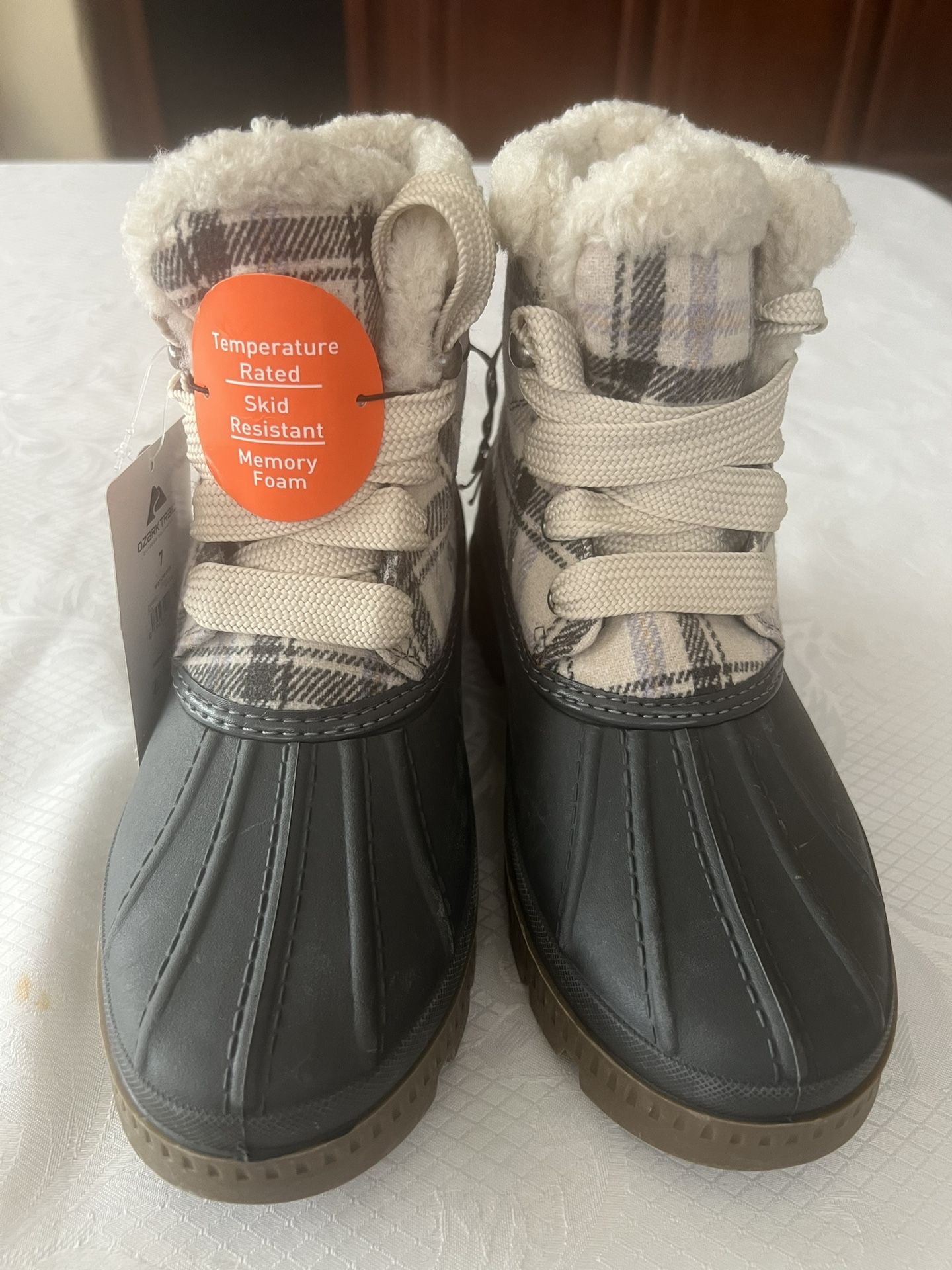 Ozark Trails Women’s Fleece Ankle High Boots Size 7