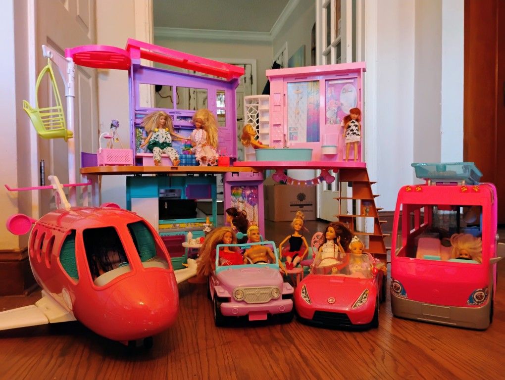 Huge Barbie LOT: Malibu Dream house, Jet Plane, RV, Chelsea Camper, 2 Convertibles & More