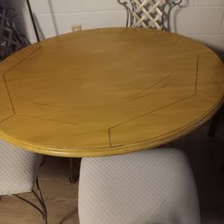 Table with 4 chairs
