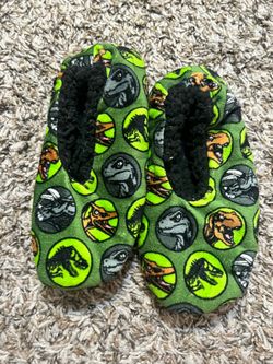 Kid’s Jurassic park dinosaur house shoe slippers. Fit like a 12/13