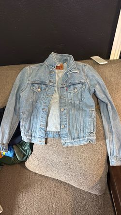 Levi's Light Wash Denim Trucker Jacket
