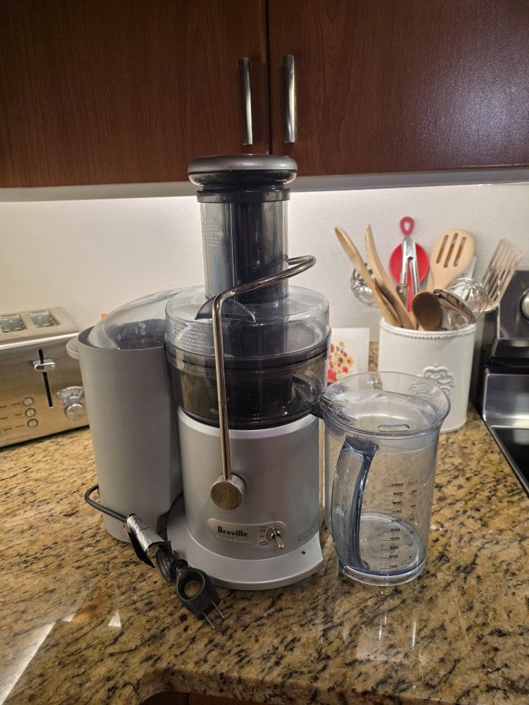 Breville Juice Fountain Plus (Model JE98XL) centrifugal juicer