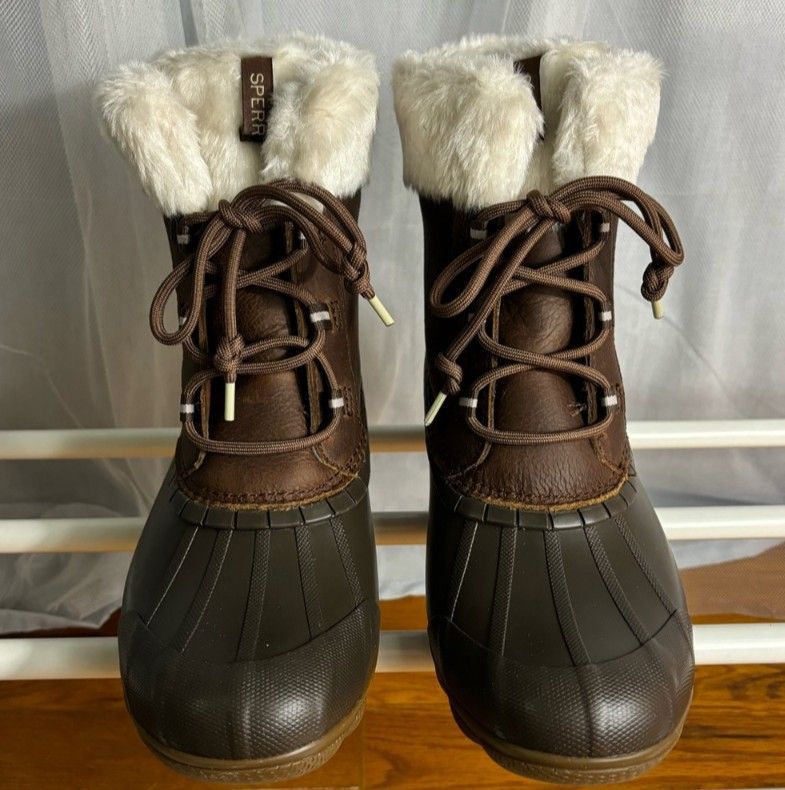 Sperry Women's Syren Alpine Ankle Boot
Size 9