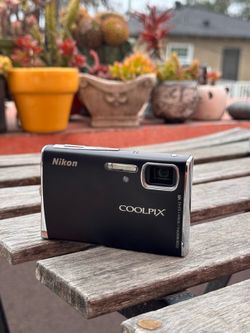 Nikon Coolpix S51 Y2K digicam