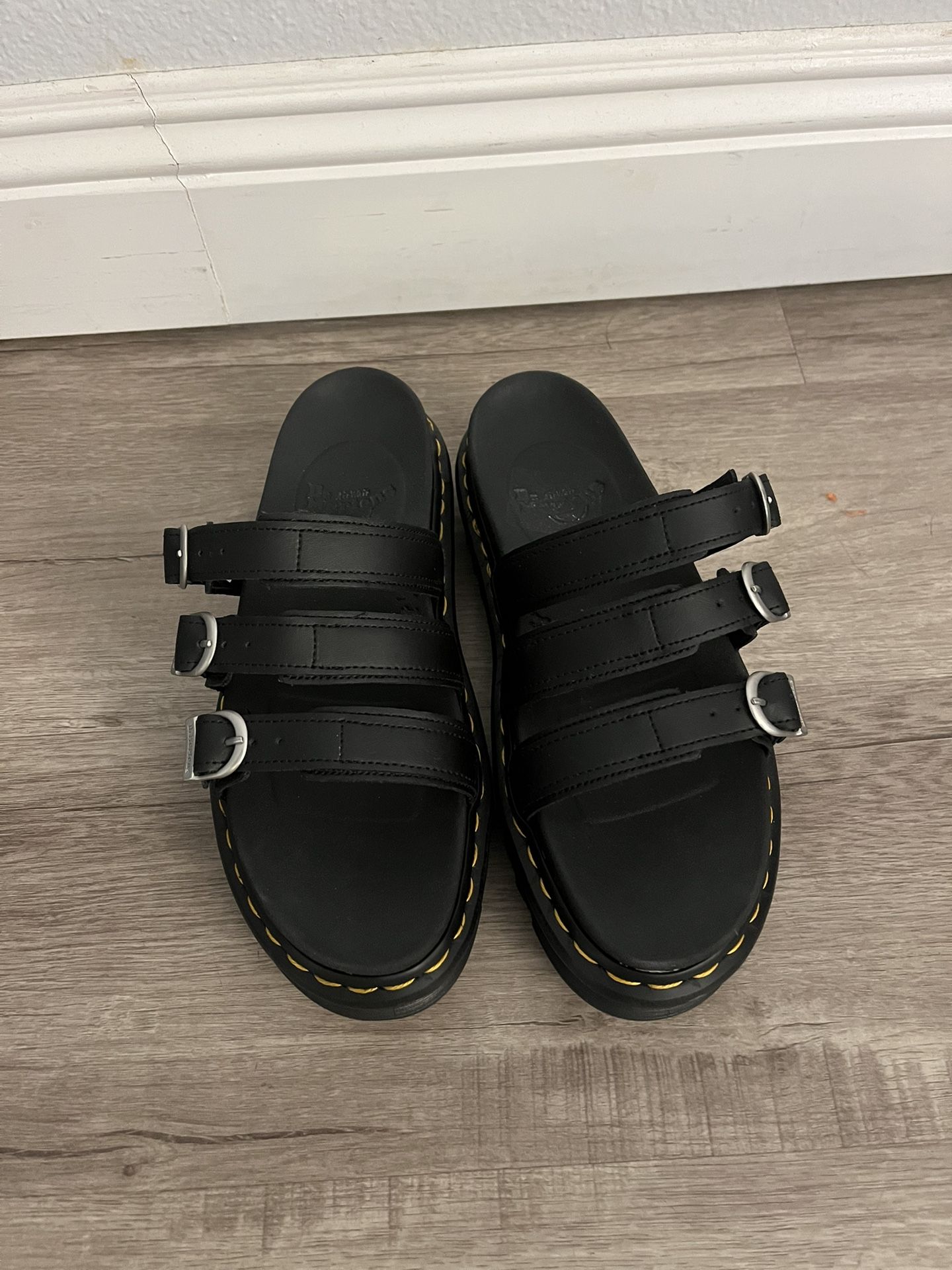 Dr. Martins Sandals W Sz 9 (UTC Area)