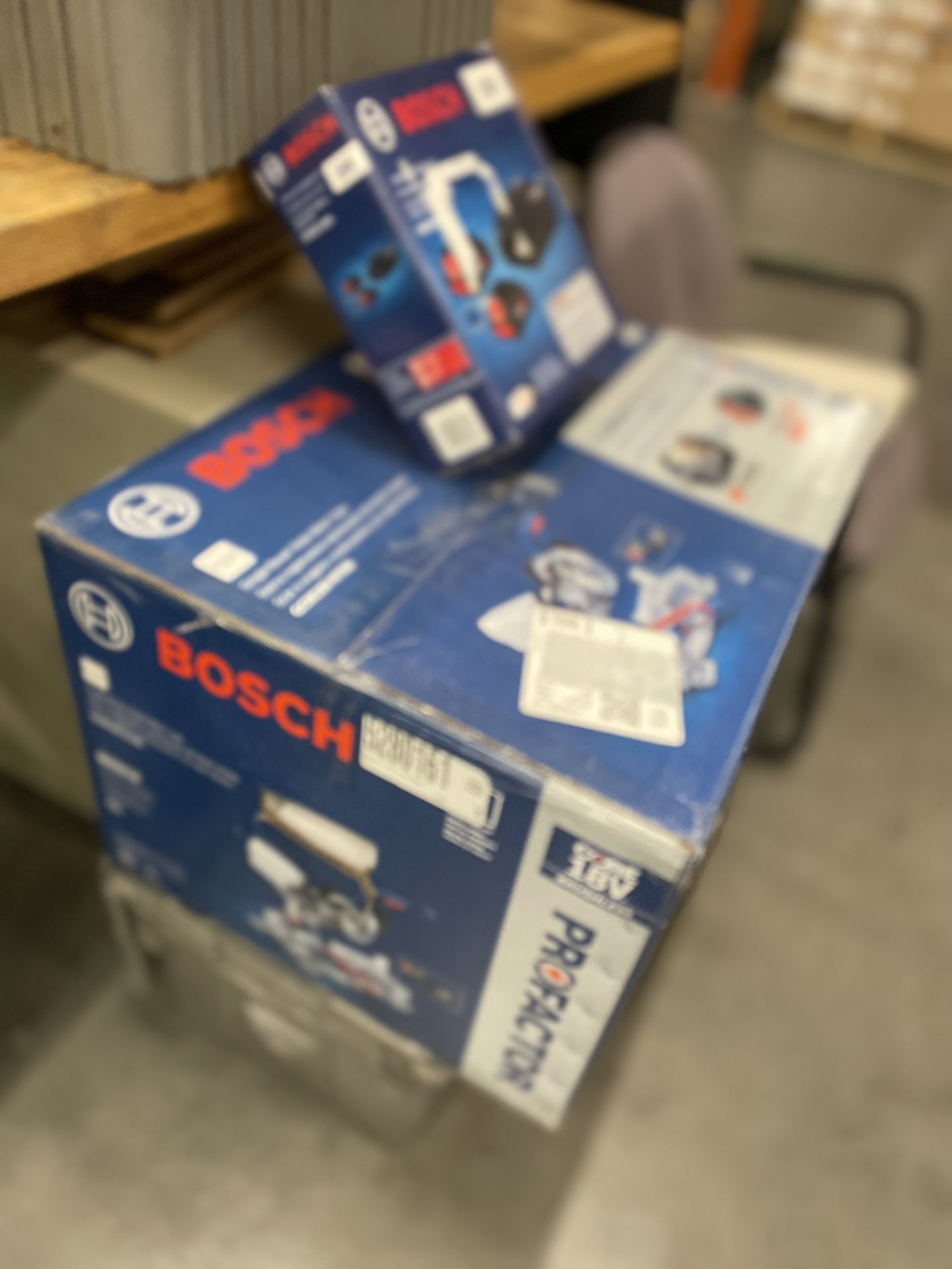 Bosch Profactor 7-1/4in 18v Miter Saw and 18v 2Pack Lithium 4ah Battery Kit - new In Box