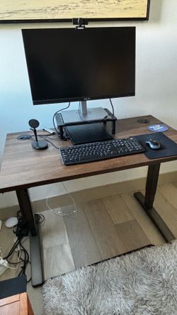 UPLIFT standing desk