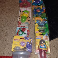 6 Teethers, 2 Fresh Feeders, 1 Milk Powder Dispenser