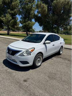 White Nissan Versa 2015