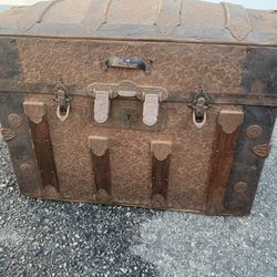 Vintage Steamer Trunk. 