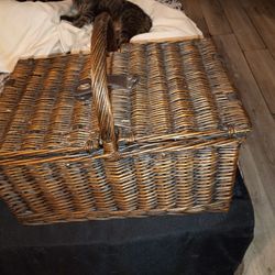 Large Picnic Nice Wooden Basket Has Silver Ware Inner Holders An Drink Inner Storage. Nice 