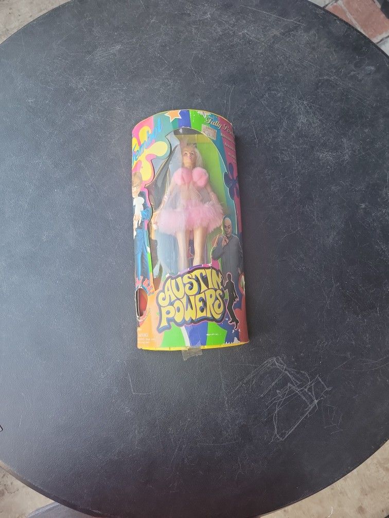 Trendsetters Austin Powers Fembot Action Figure