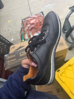 Black Leather Lace-Up Casual Sneaker
