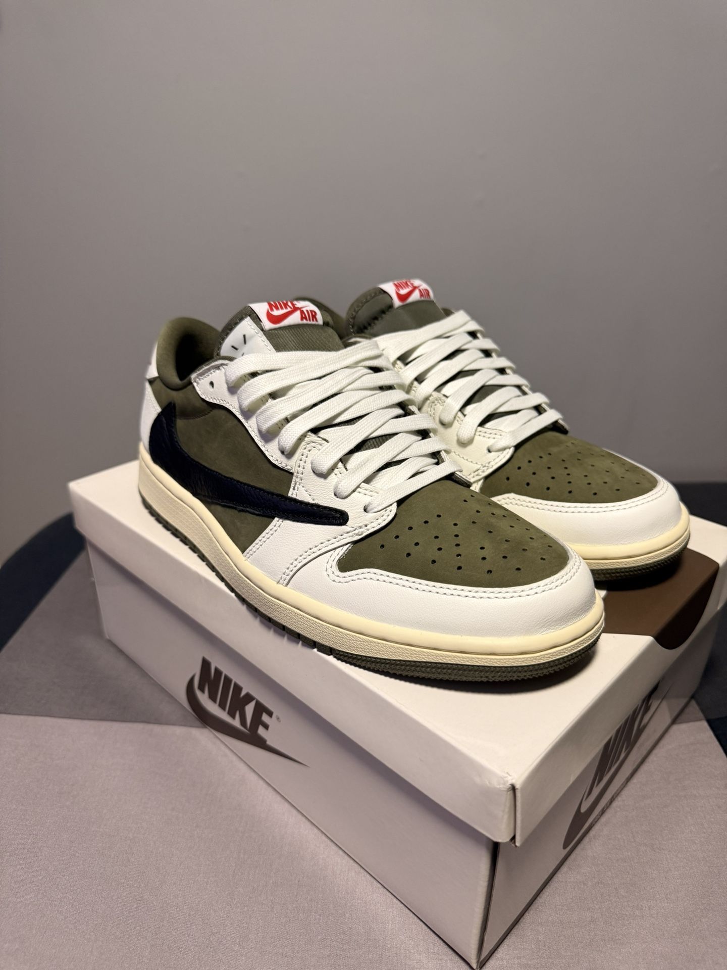 Jordan 1 Travis Scott Medium Olive