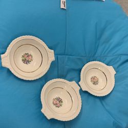 Beautiful 24 k gold trim bowl 3 ct 