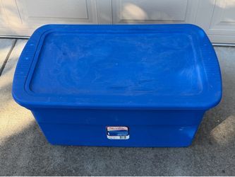 Sterilite 122 Qt / 115 L Plastic Storage Tote in Blue with Lid