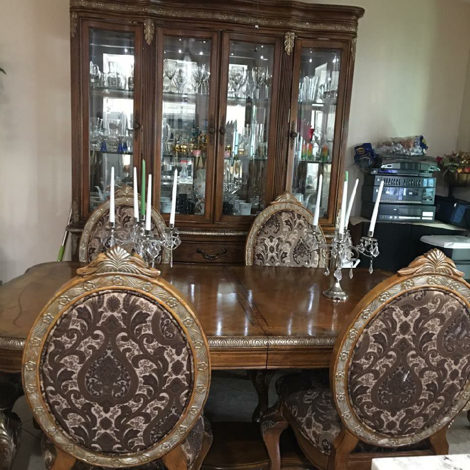 Dinning table and china